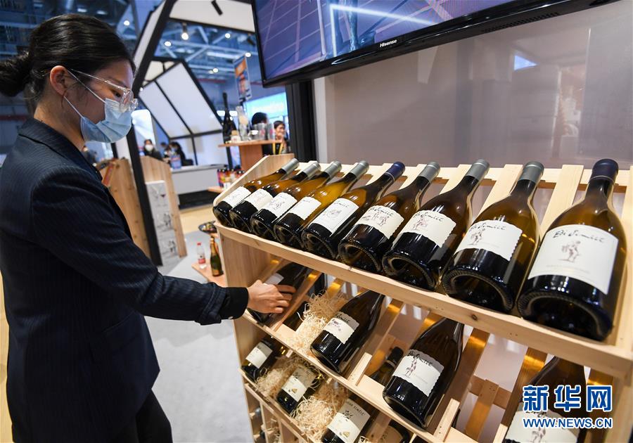 (第三屆進博會·圖文互動)(13)全球“寶藏級”美食薈萃——進博會食品及農產品館遍藏世間珍饈