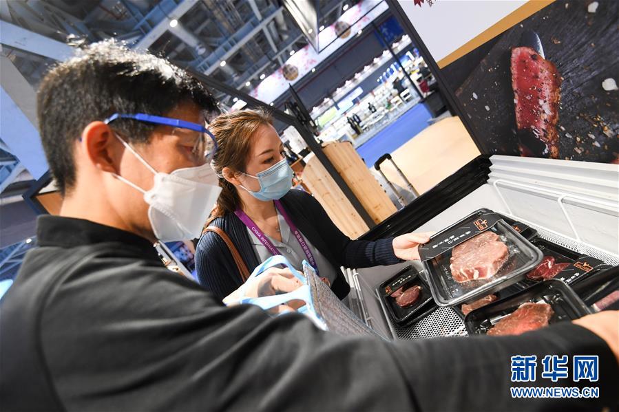 (第三屆進博會·圖文互動)(6)全球“寶藏級”美食薈萃——進博會食品及農產品館遍藏世間珍饈