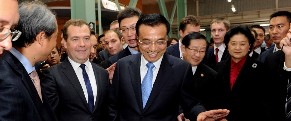 李克強(qiáng)同梅德韋杰夫共同參觀&ldquo;開放式創(chuàng)新&rdquo;莫斯科國際創(chuàng)新發(fā)展論壇展覽