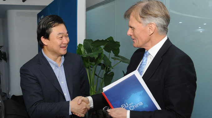 新華網董事長、總裁田舒斌會見丹麥駐華大使裴德盛