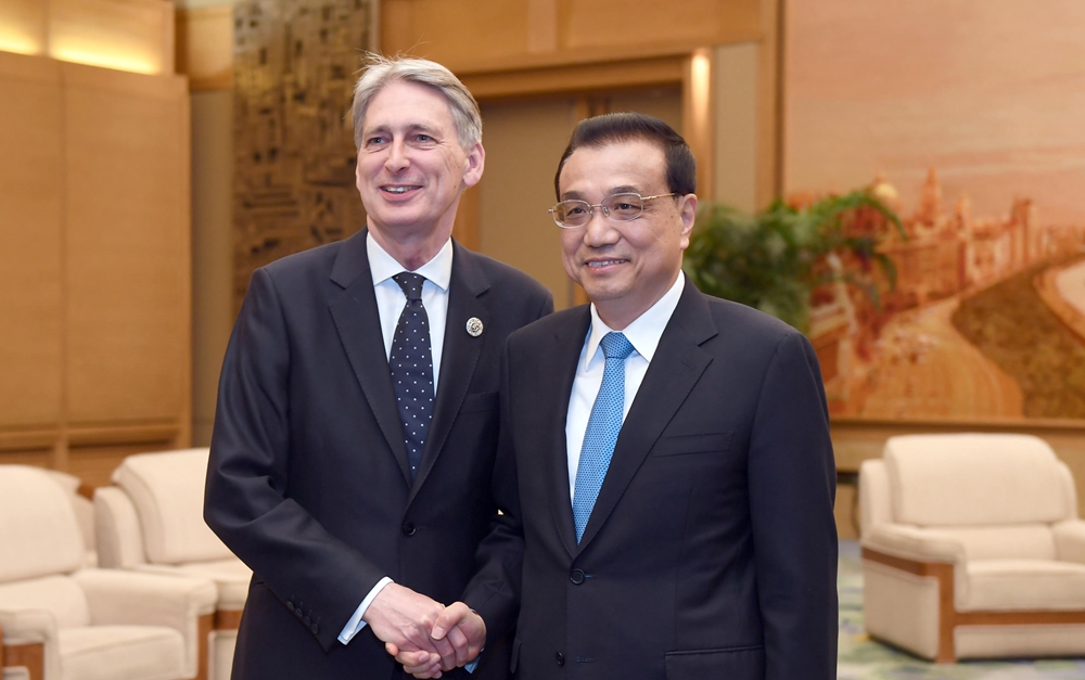 李克強(qiáng)會(huì)見英國首相特使、財(cái)政大臣哈蒙德
