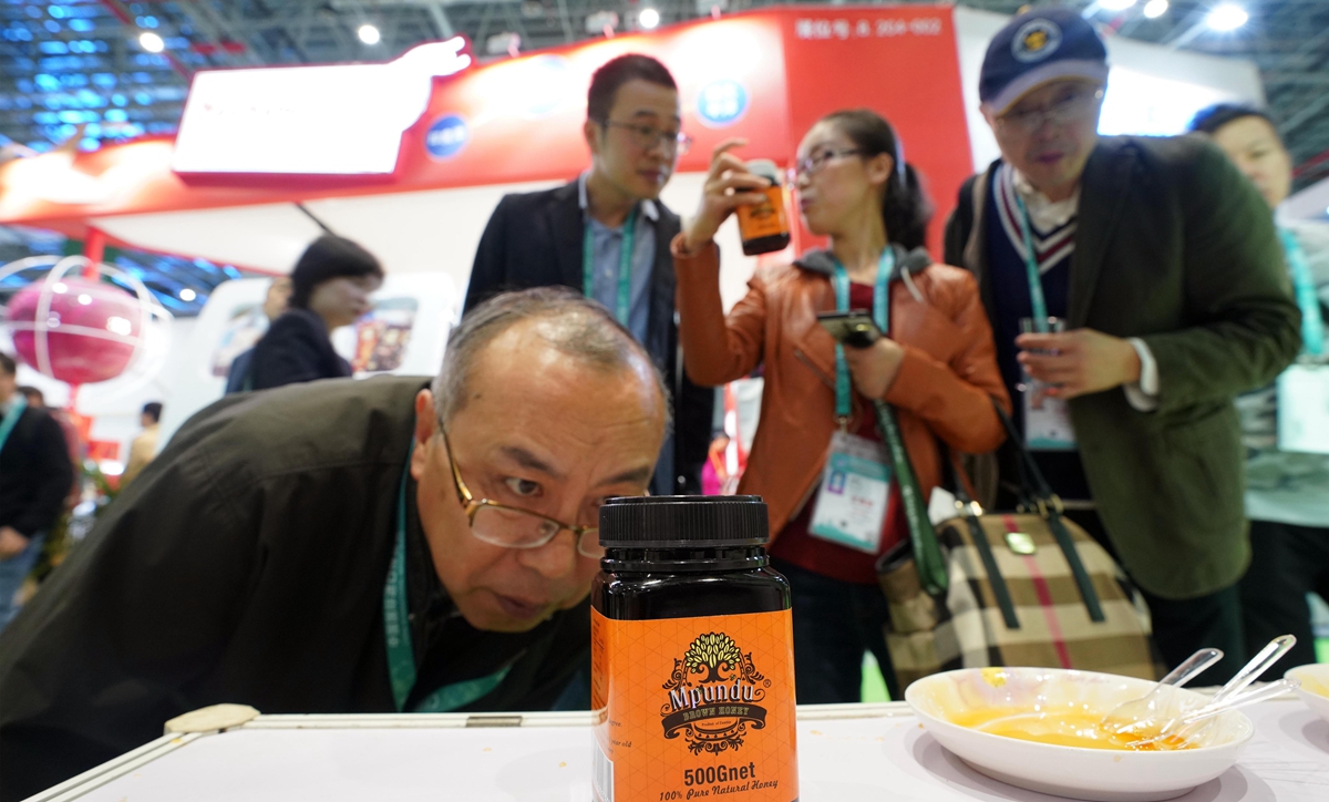 貨從遠(yuǎn)方來 商聚進博會