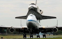 發現號航天飛機&ldquo;最后一飛&rdquo;前往博物館 數千人到場送行