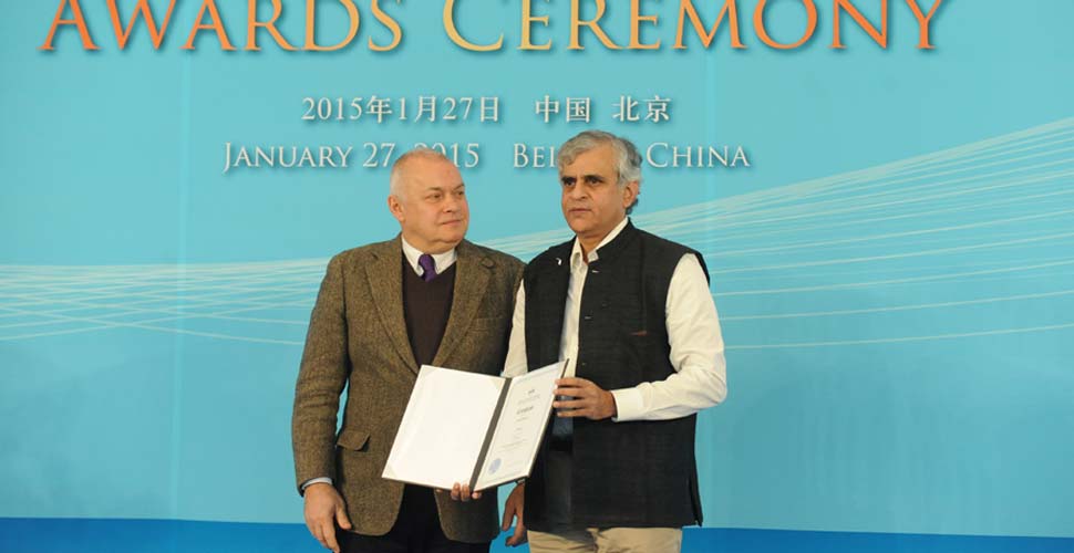 發展中國家優秀新聞從業人員獎獲得者塞納斯&middot;帕拉古米